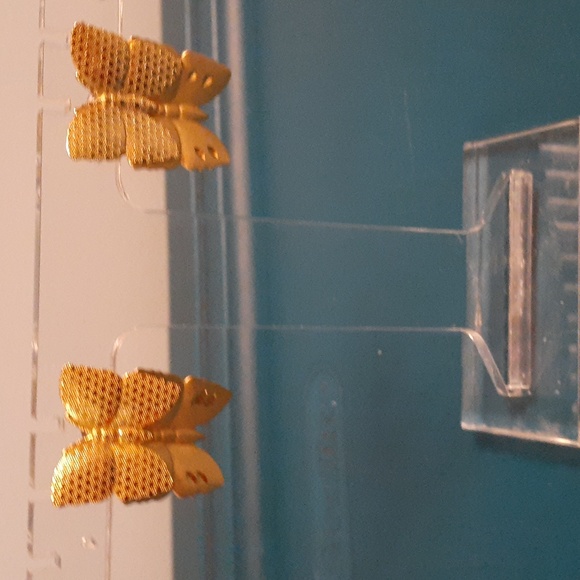 Vintage! Goldtone dangling butterfly pierced earrings - Picture 2 of 3